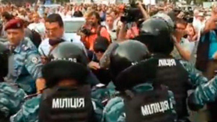 Яценюк узнал, что МВД готовит бойцов для разгона демонстраций