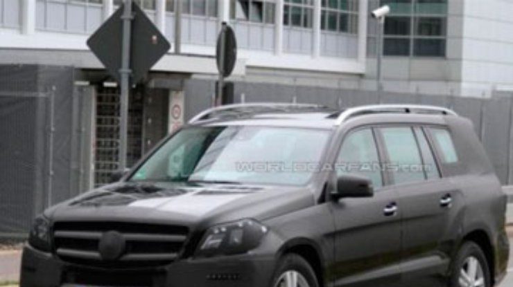 Новое поколение Mercedes-Benz GL проходит дорожные испытания