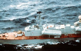 Корабли ВМС Сирии бомбят оппозиционеров