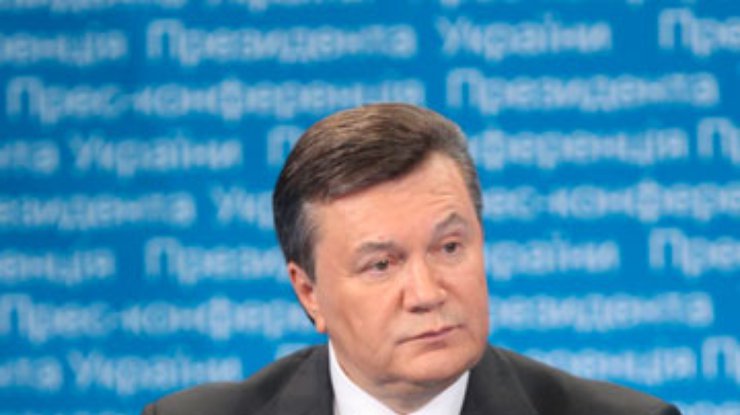 Янукович из-за похорон Джарты вернулся из Крыма