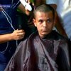 Сторонники Уго Чавеса стригутся налысо