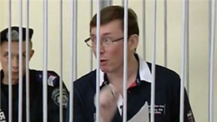 В суде по делу Луценко допрашивают потерпевших