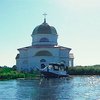 Под Киевом обрела популярность полузатопленная церковь