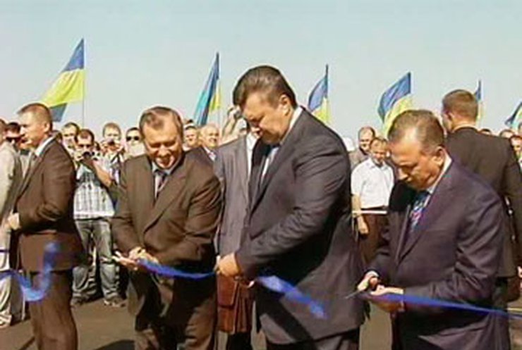 На Житомирщине Янукович открыл транспортную развязку