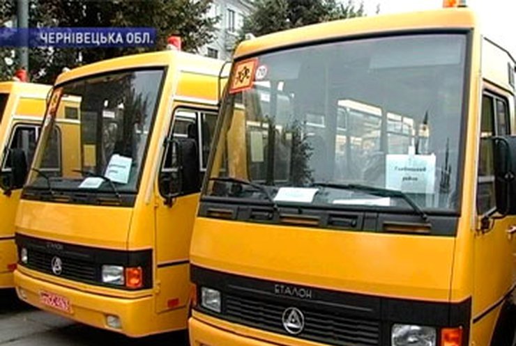 Меценаты подарили школьникам Буковины 30 автобусов