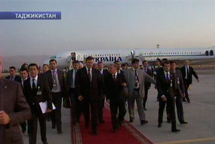 Янукович с рабочим визитом посетил Таджикистан