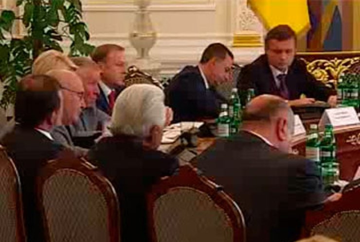 Янукович заявил о возможности кадровых перестановок в Кабмине