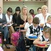 На Буковине за школьные парты посадили родителей первоклассников