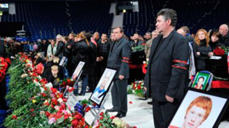 Почтить память погибших хоккеистов в Ярославле пришли 100 тысяч человек