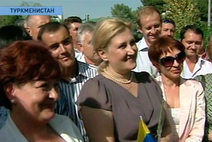 Янукович пригласил украинскую диаспору Туркменистана "потрогать" успехи Украины