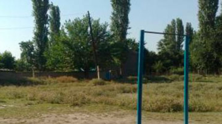 В Луганской области после упражнений на турнике умер школьник