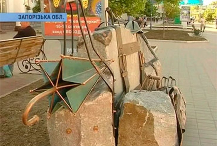 В Бердянске открыли памятник курортникам