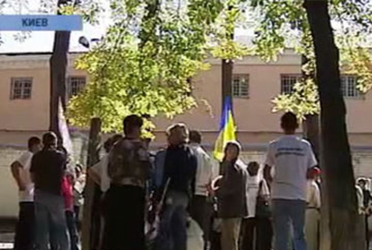 Депутаты требуют освобождения из-под стражи Тимошенко и Луценко