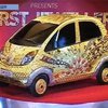 В Мумбаи представляли первый в мире золотой автомобиль