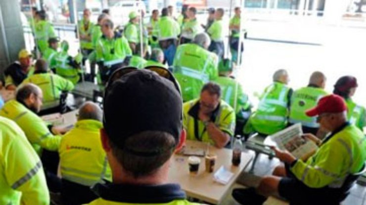 Авиасообщение Австралии парализовано забастовками транспортников