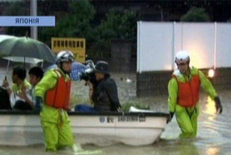 В Японии жертвами тайфуна "Роке" стали четыре человека