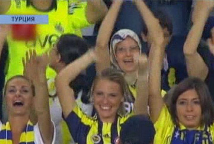На футбол в Турции будут ходить только женщины и дети