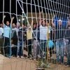 На Лампедузе нелегалы подожгли иммиграционный центр