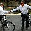 Добкин и Кернес приехали на работу на велосипедах за 3 тысячи долларов