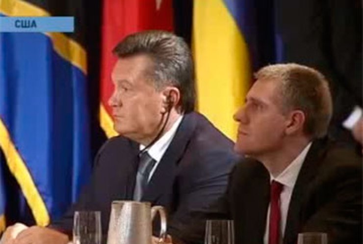 Президент Украины договорился с Обамой о поставках оборудования для исследований