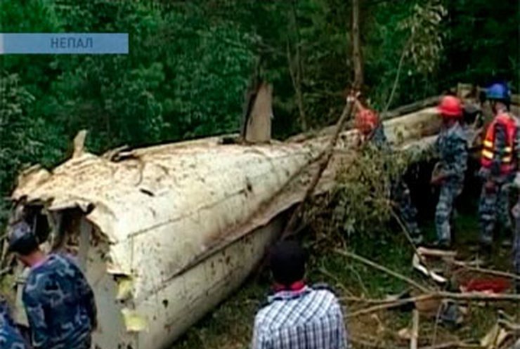 В Непале разбился туристический самолет