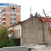 В Киеве ищут виновных в падении крана на жилой дом
