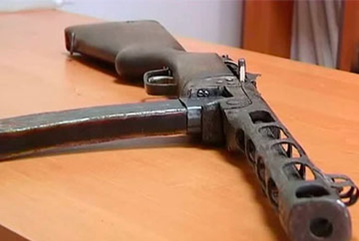 На Прикарпатье мужчина хранил дома пистолет-пулемет времен ВОВ
