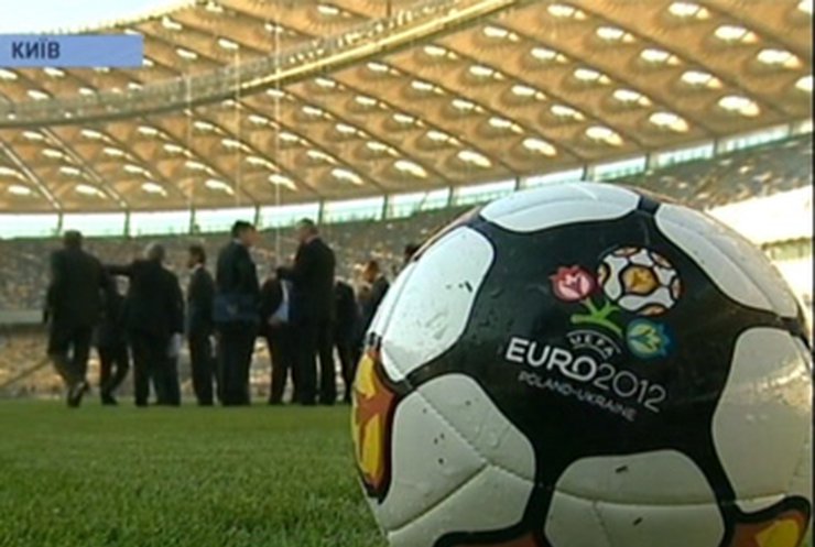 Платини закончил осмотр объектов Евро-2012