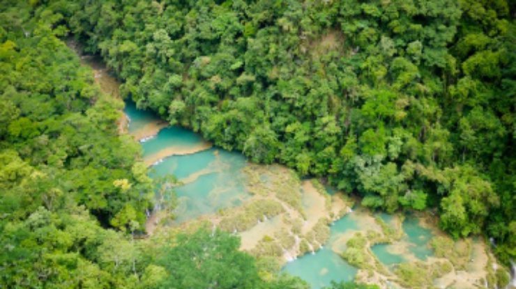 В Гватемале река смыла автобус с людьми: 11 человек погибло