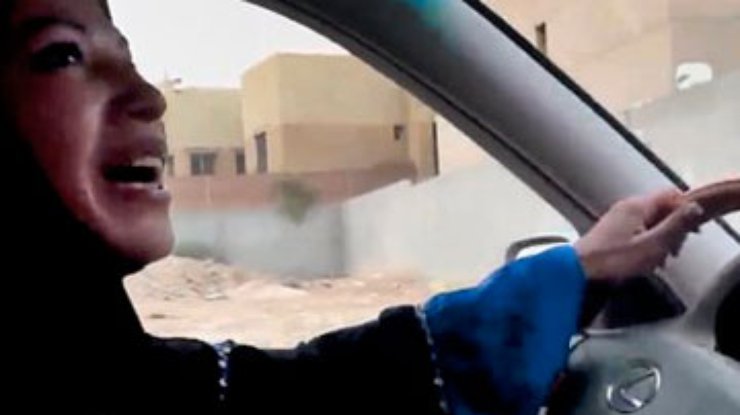 В Саудовской Аравии король решил не наказывать женщину-водителя