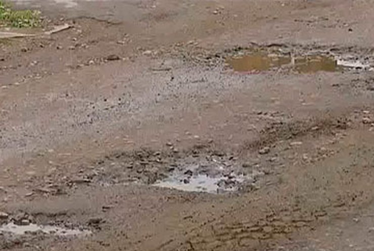 На Прикарпатье жители жалуются на ужасное состояние дорог