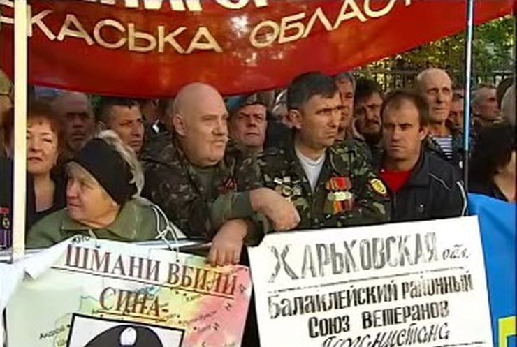 Азаров пообещал не отменять льготы афганцам и ликвидаторам ЧАЕС