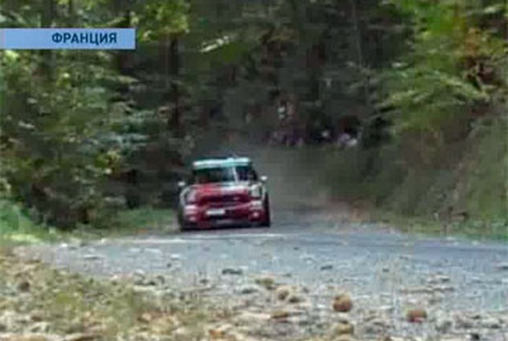Гонщик Крис Мик разбил свою "Мини" на ралли во Франции