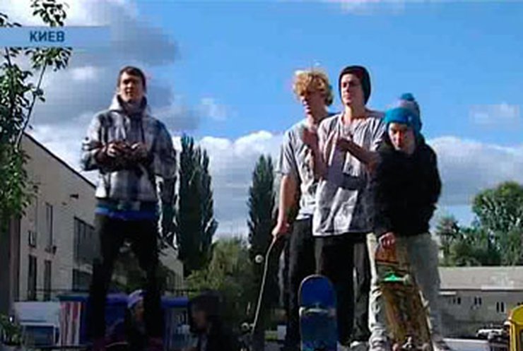 В Киеве появилась мини-рампа для скейтбординга
