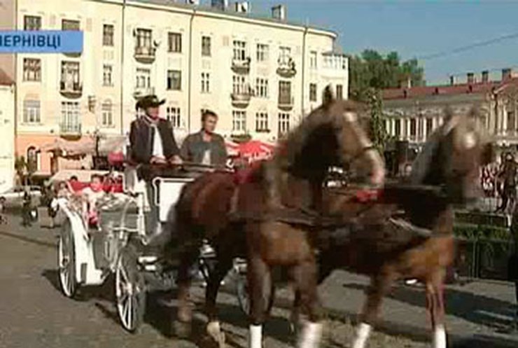 Туристы смогут прокатится цетром Черновцов в карете