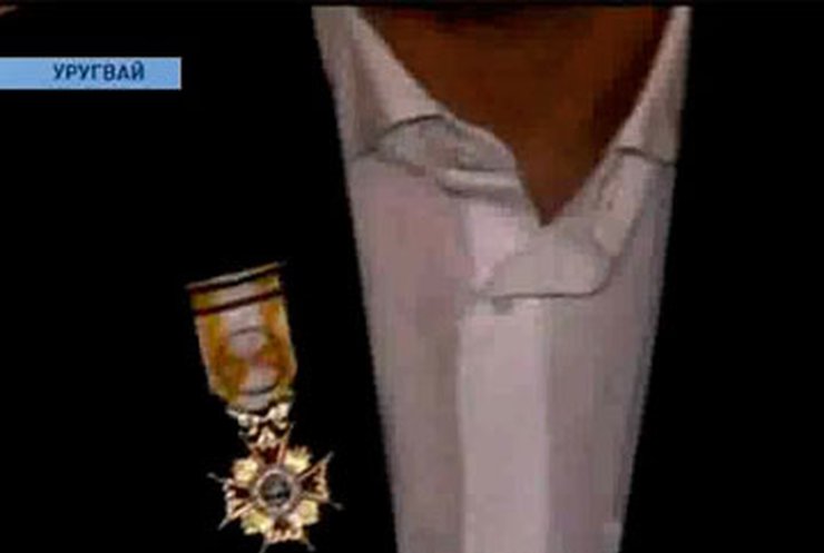 Испания наградила крестом Диего Форлана