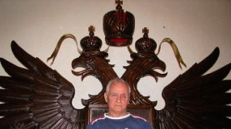 Украинец создал трон для Медведева и Путина