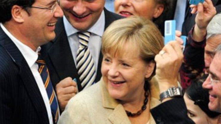 Меркель заявила, что Греция должна остаться в Евросоюзе