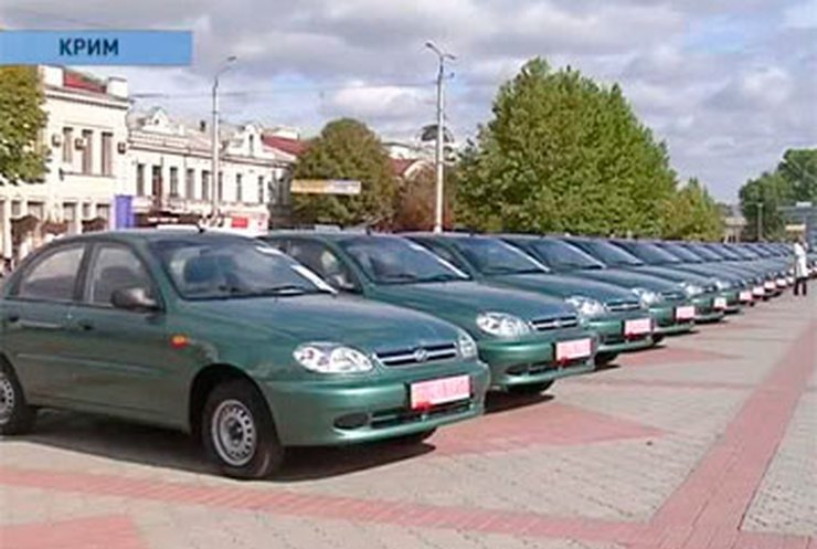 В Крыму ветераны ВОВ получили новые автомобили