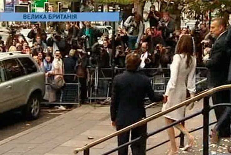 Сотни фанов собрались поздравить Маккартни с женитьбой