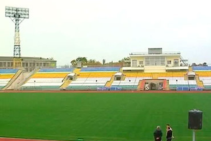 В Луганске закончили ремонт футбольного поля на стадионе "Авангард"
