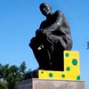Российские хулиганы раскрасили памятник Ленину в зеленый горох