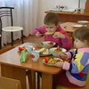 В Днепропетровске двое маленьких детей ушли от нерадивых родителей