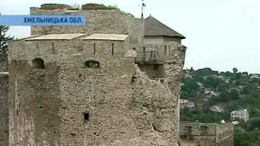 Эксперты выясняют причины обвала башни Старого замка