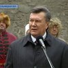 Янукович проинспектировал замок в Каменце-Подольском