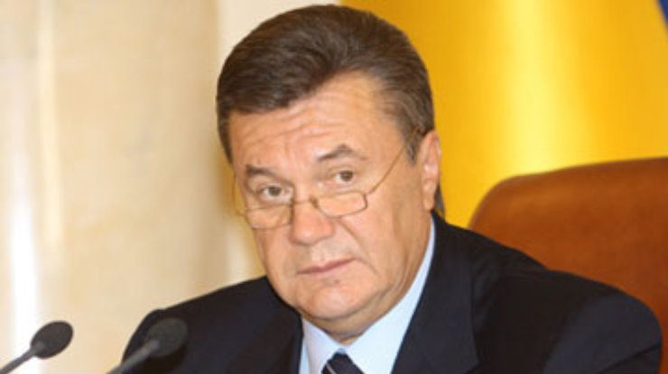Янукович хочет поднять минимальную пенсию и зарплату