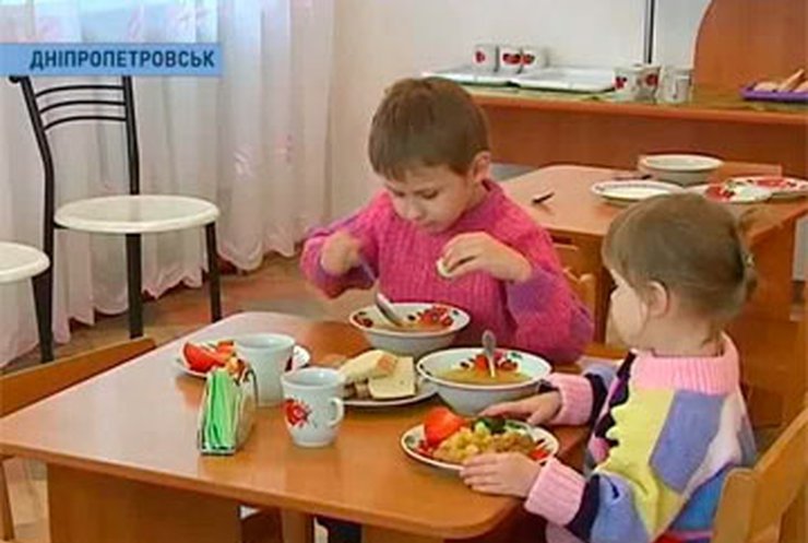 В Днепропетровске двое маленьких детей сбежали от плохих родителей