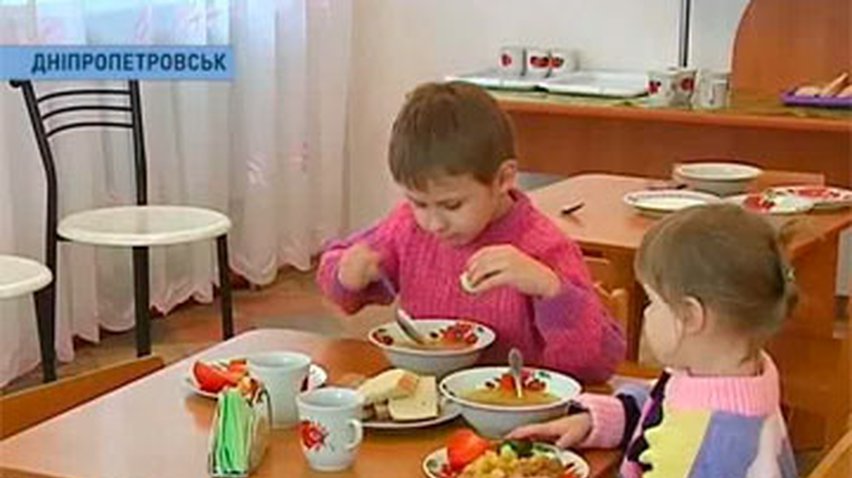 В Днепропетровске двое маленьких детей сбежали от плохих родителей