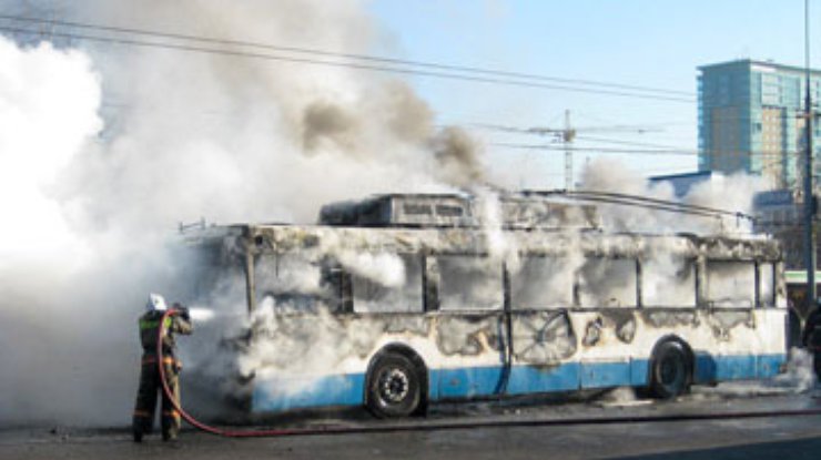 В столице на ходу загорелся троллейбус