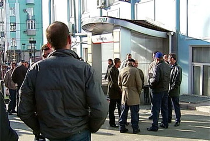 Ветераны-афганцы пленили работников налоговой службы